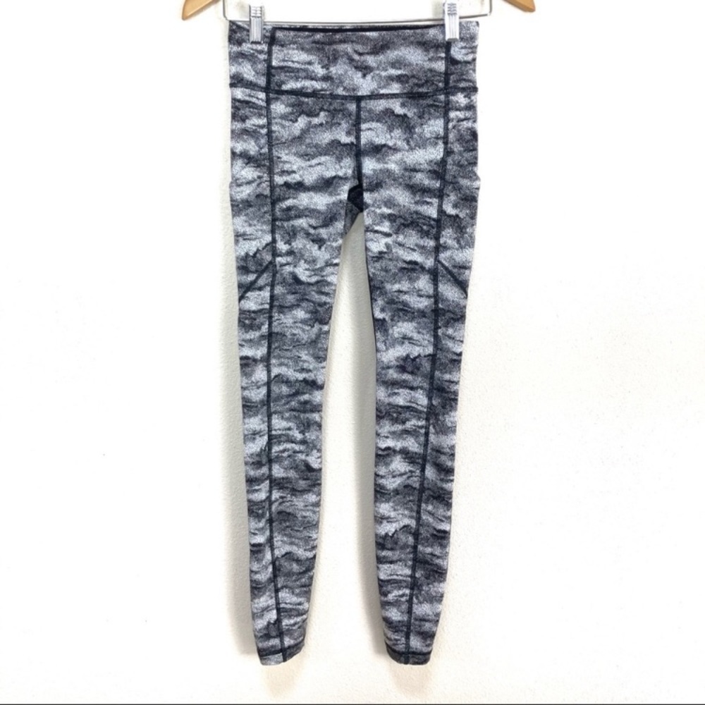 Lululemon Speed Tight V Power Mid Rise Leggings‎ Black White Women’s Sz 4